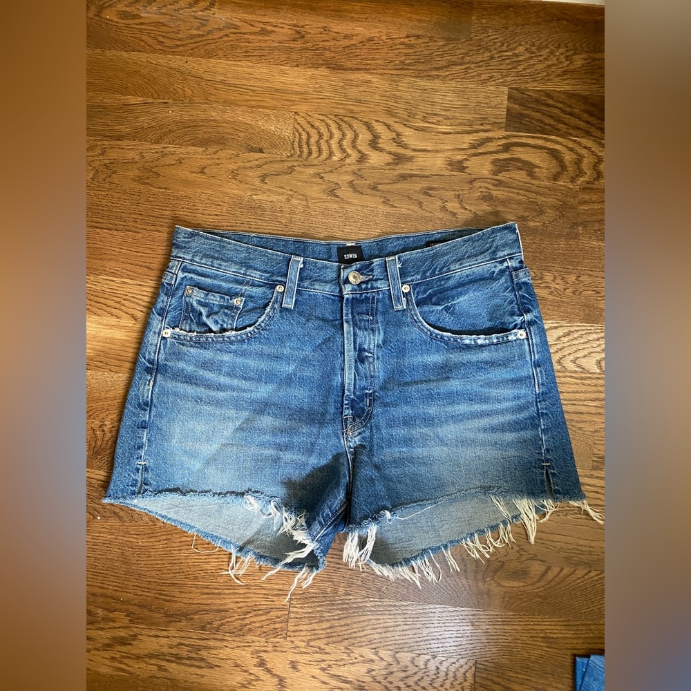 EDWIN Women’s CAI Cut Off Shorts in Size 29